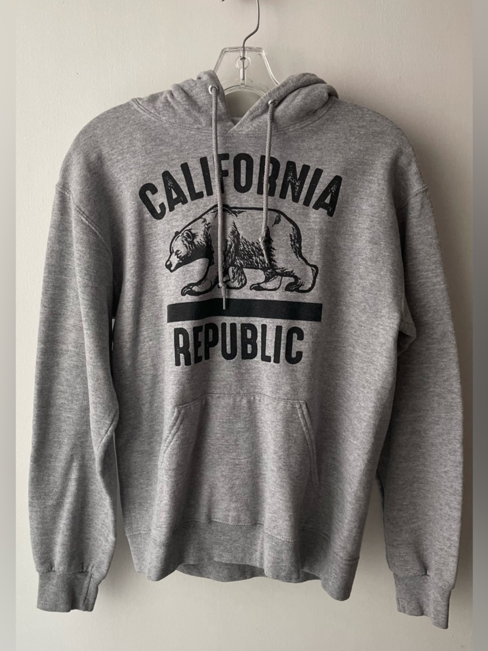 GRAY CALIFORNIA REPUBLIC MEN’S HOODIE (SIZE S)!